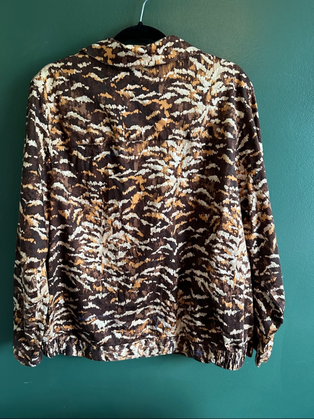 Alfred Dunner Brown, Cream, and Gold Printed Zip-Front Jacket 16W - Picture 6 of 11